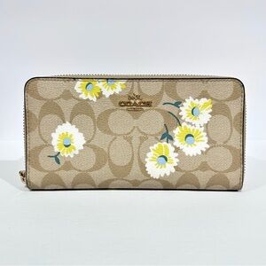 Coach Accordion Zip Wallet Daisy Print